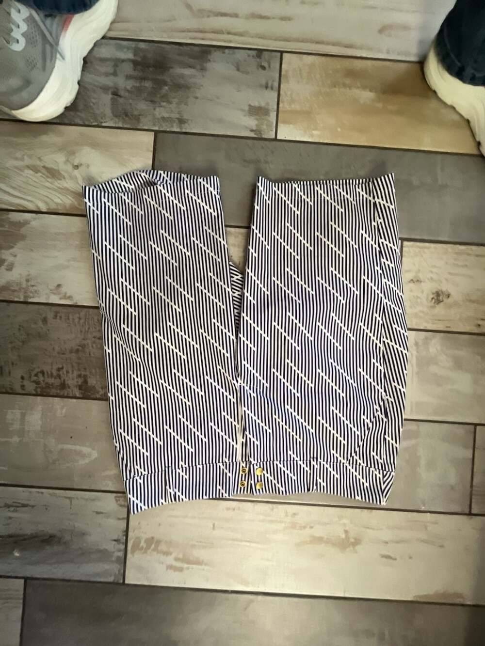 GOLFINO Blue Geometric Stripe Golf Shorts